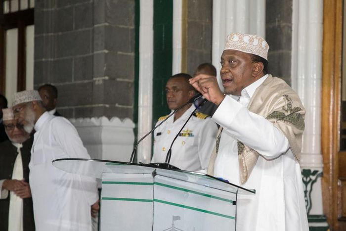 President Uhuru Kenyatta addresses Muslim faithfuls at Jamia Mosque in historic maiden visit by a sitting president (PSCU)