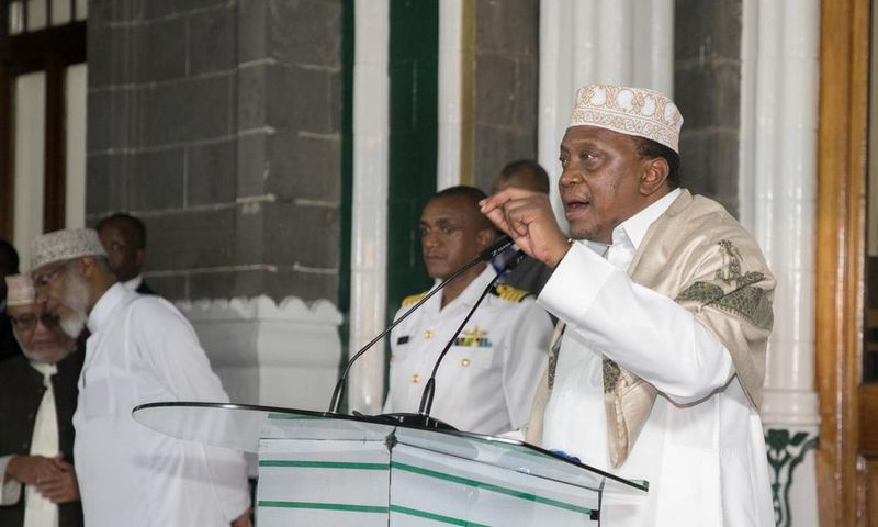 President Uhuru Kenyatta addresses Muslim faithfuls at Jamia Mosque in historic maiden visit by a sitting president (PSCU)