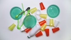 Plastic utensils (Shutterstock)