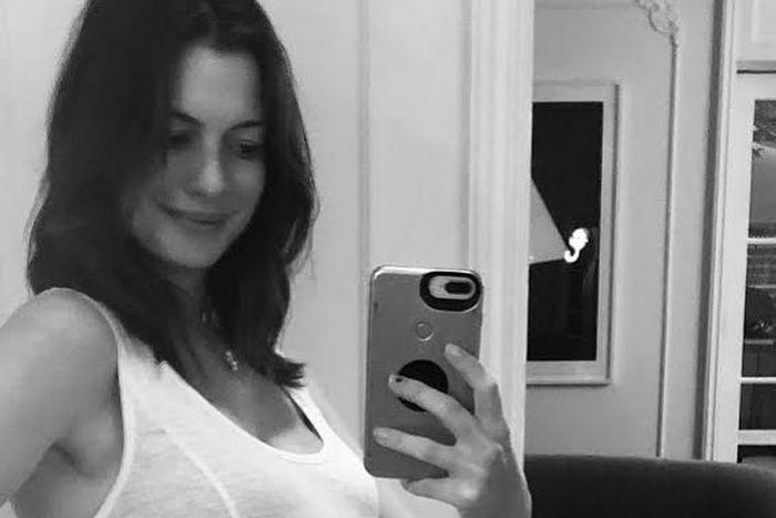 Anne Hathaway Announced Pregnancy