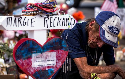 An El Paso Widower Mourns in Solitude, Amid a Throng of Kind Strangers