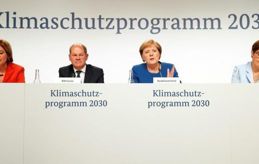 (l to r) Rhineland-Palatinate's State Premier Malu Dreyer, German Finance Minister Olaf Scholz, German Chancellor Angela Merkel and German Defence Minister Annegret Kramp-Karrenbauer announce the 2030 Climate Prtoection Programme on Friday