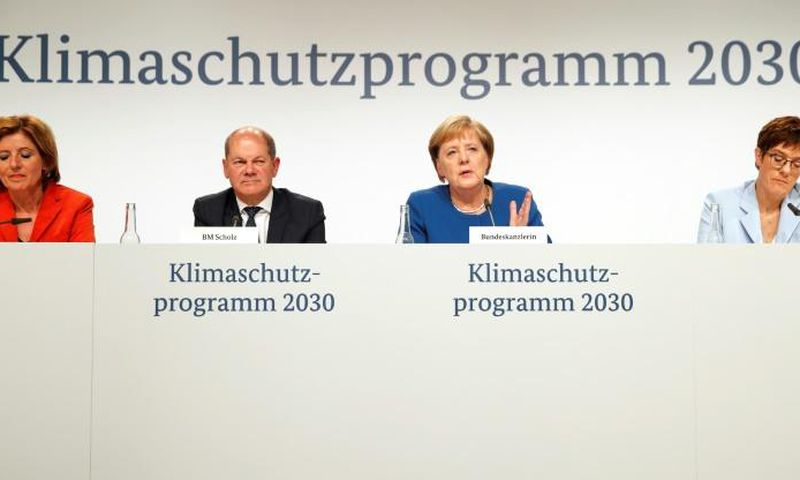 (l to r) Rhineland-Palatinate's State Premier Malu Dreyer, German Finance Minister Olaf Scholz, German Chancellor Angela Merkel and German Defence Minister Annegret Kramp-Karrenbauer announce the 2030 Climate Prtoection Programme on Friday