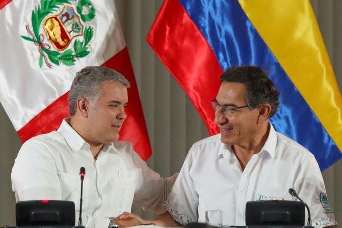 Colombia President Ivan Duque (L) and his Peruvian counterpart Martin Vizcarra proposed an emergency summit to protect the Amazon rainforest