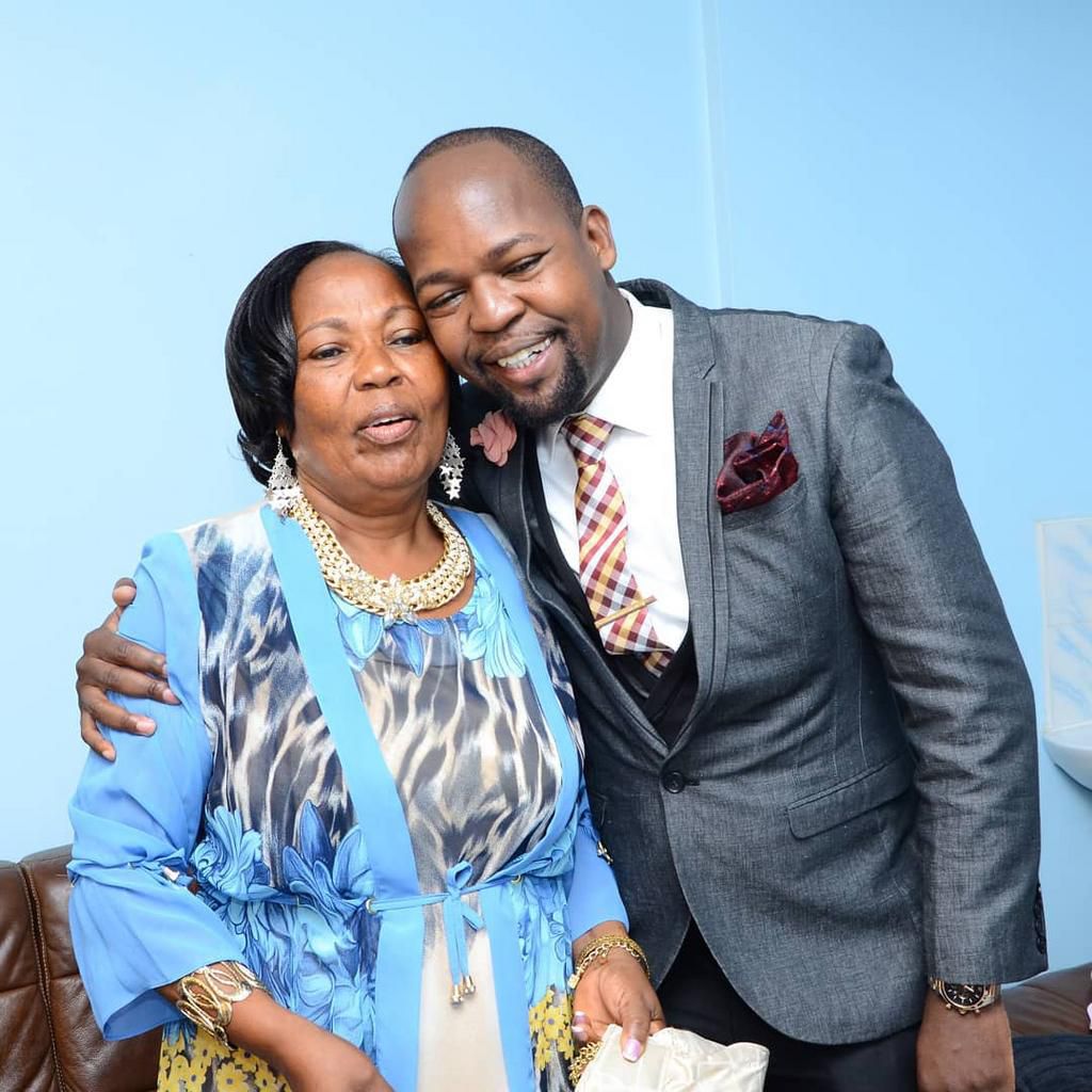 Mwakideui with his mum (Instagram)