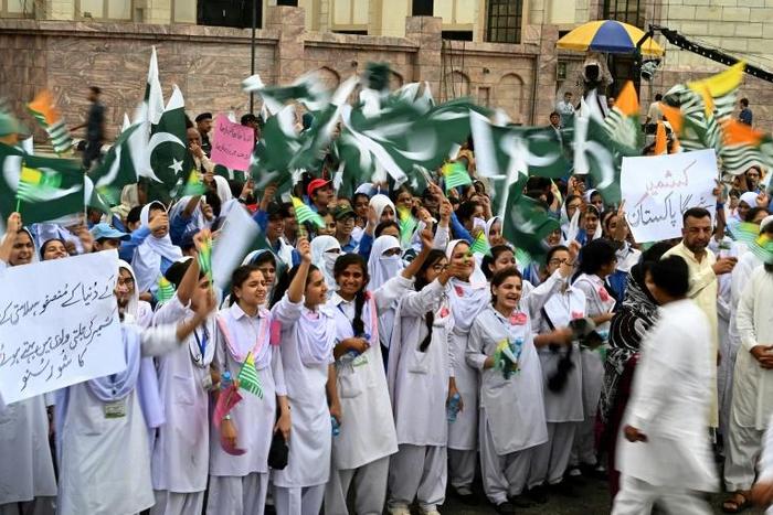Thousands rallied in front of government offices in Islamabad to denounce Delhi's actions in Indian-administered Kashmir
