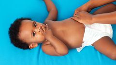 Changing diaper(Parent24)