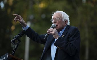 Bernie Sanders Calls for Eliminating Americans' Medical Debt