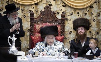 Menachem Mendel Taub, grand rabbi and Holocaust survivor, dies at 96