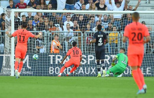 Neymar scored Paris Saint-Germain's winning goal in Bordeaux from close range after a precise cross by Kylian Mbappe