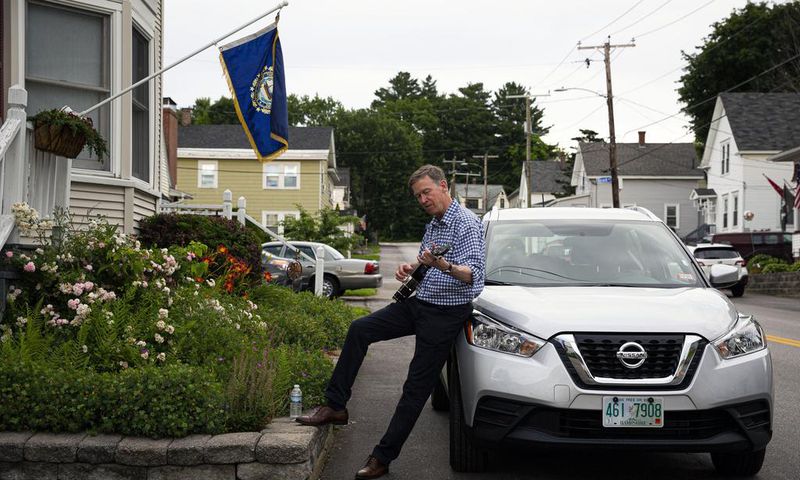 Here's Why John Hickenlooper and His Banjo Are Still in the 2020 Race