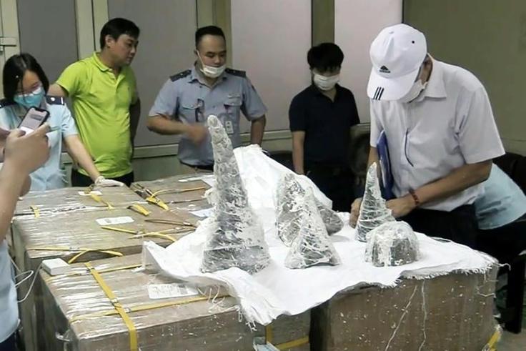 Officials found 125 kilos of rhino horn encased in plaster