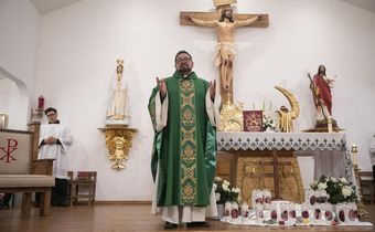In a Suffering City, an El Paso Priest Needed a Message of Hope