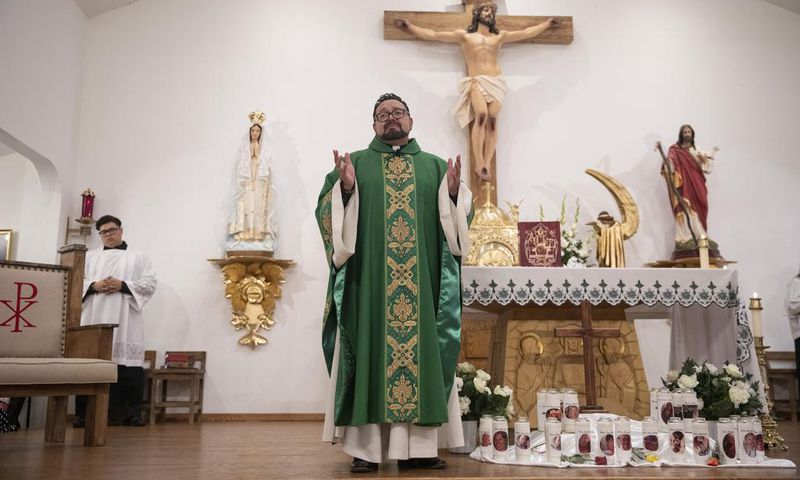 In a Suffering City, an El Paso Priest Needed a Message of Hope