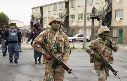 South African troops will stay on the streets of Cape Town's townships in a crackdown on gang violence