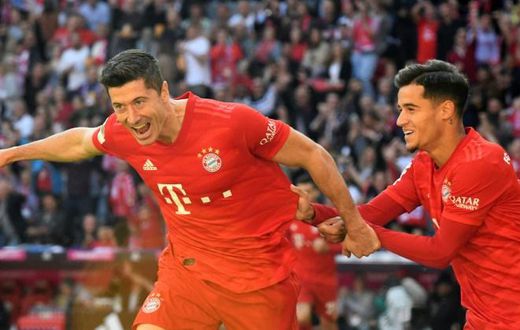 Robert Lewandowski shot Bayern top of the Bundesliga with a brace