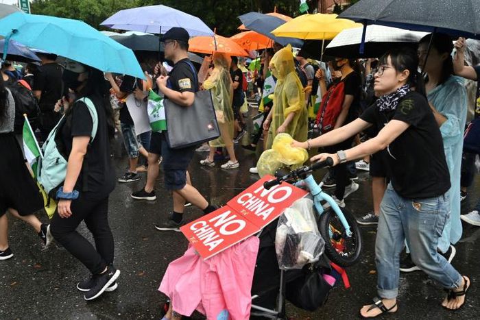 Hong Kong's anti-governemnt protesters have won support in Taiwan, which Beijing regards as a renegade province