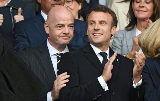 Fifa president Gianni Infantino has promised to help French president Emmanuel Macron raise funds to tackle pandemics