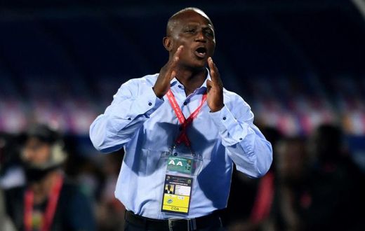 Ghana coach Kwesi Appiah gives instructions during a 2-2 draw with Benin in the Africa Cup of Nations