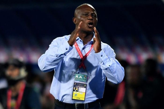 Ghana coach Kwesi Appiah gives instructions during a 2-2 draw with Benin in the Africa Cup of Nations