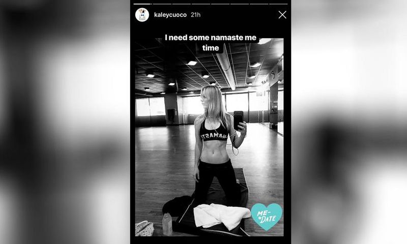 Kaley Cuoco Shows Off Abs In Gym Selfie