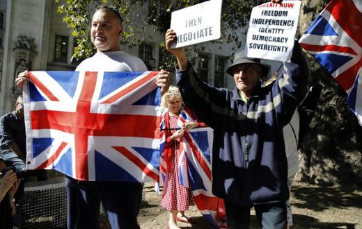 Pro-Brexit demonstrators outside the Supreme Court in central London Tuesday