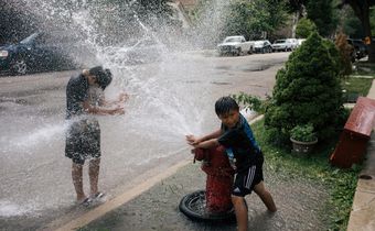 Heat Wave Keeps Its Grip on New York, Even After Nightfall