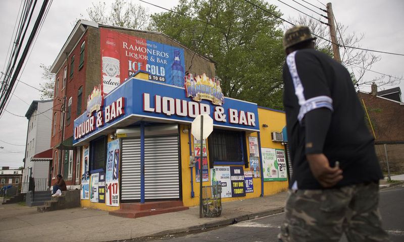 People Shot Outside Trenton, N.J., Bar