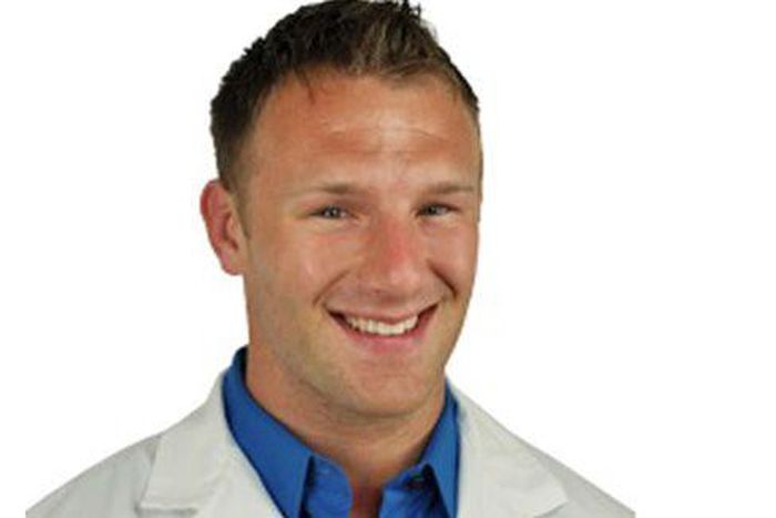 Weight Loss Doctor Says ‘Eat Less, Move More’ Is Awful Advice