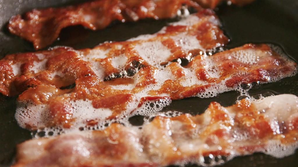Bacon cooking horizontal
