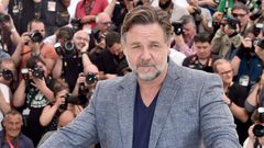 Russell Crowe Drunkenly Bought a Dinosaur Head