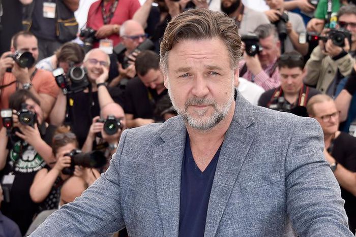 Russell Crowe Drunkenly Bought a Dinosaur Head