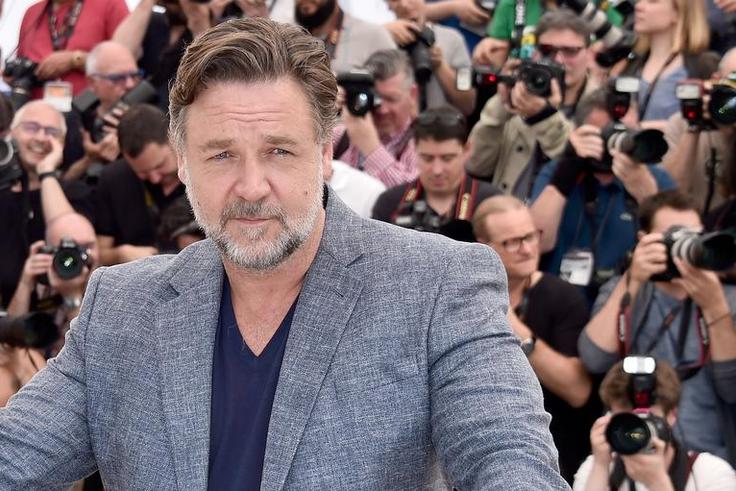 Russell Crowe Drunkenly Bought a Dinosaur Head