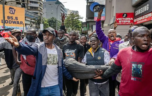 Good Samaritans rushing injured protestor to hospital. Photo/Courtesy