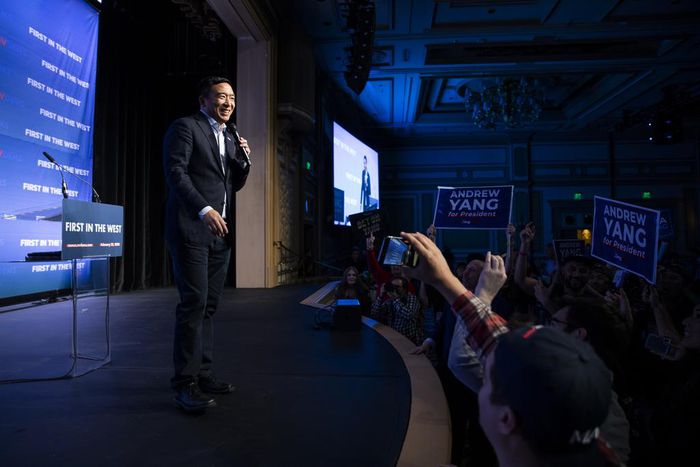 Yang Qualifies for Next Debate, Joining 6 Others