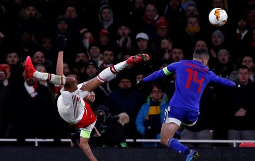 Pierre-Emerick Aubameyang scored a spectacular goal but it was not enough for Arsenal