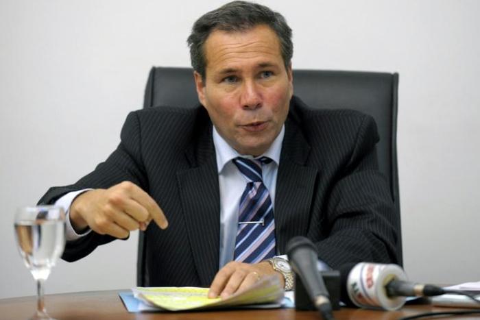 Argentine public prosecutor Alberto Nisman gestures at a May 2009 press conference in Buenos Aires
