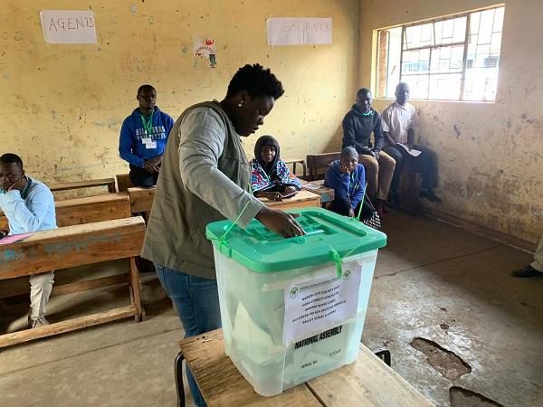 Winnie Odinga casting her vote during Kibra by-election. Let's protect our bedroom - Raila's special message to Kibra as by-election heats up
