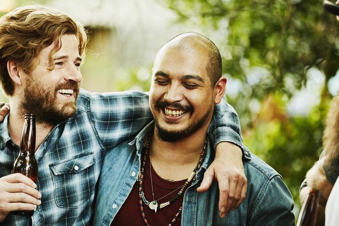 4 Apps Guys Can Use to Make Friends