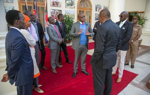File image of Dennis Itumbi with President Uhuru Kenyatta and other dignitaries at a past event