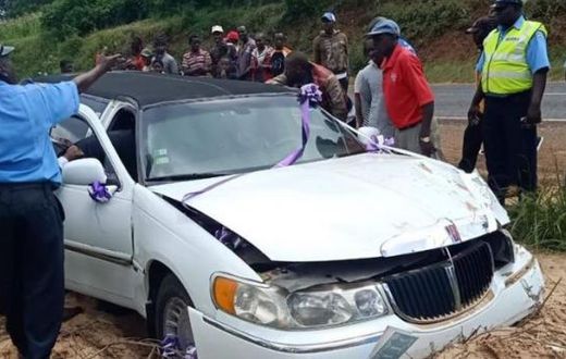 Accident almost ruins wedding as limo carrying bride crashes [Video]