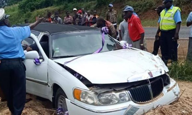 Accident almost ruins wedding as limo carrying bride crashes [Video]