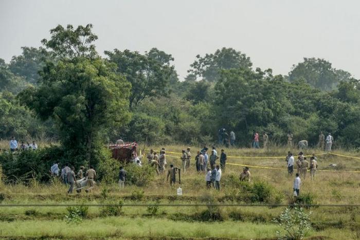 Indian police have said that they shot dead four detained gang-rape and murder suspects