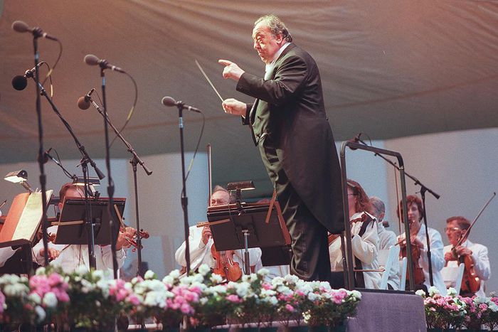 Nello Santi, Conductor With His Heart in Italian Opera, Dies at 88