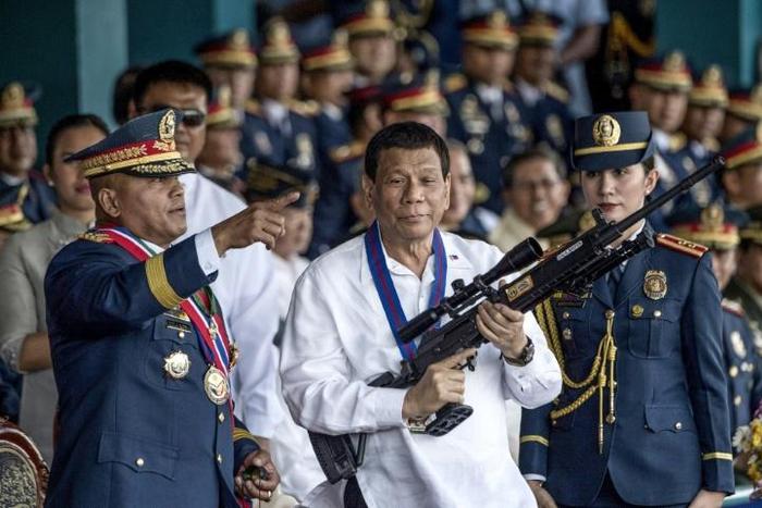 Philippine President Rodrigo Duterte's (C) signature anti-narcotics crackdown has killed thousands and drawn international condemnation