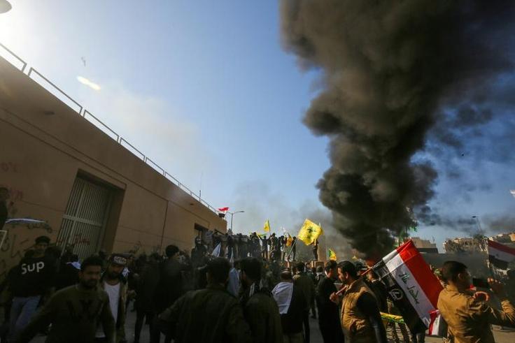 Iraqi protesters burning tires in front of the US embassy building in Baghdad: the US said that Russia and China's failure to condemn the attack undermined the credibility of the UN Security Council, of which they are permanent members