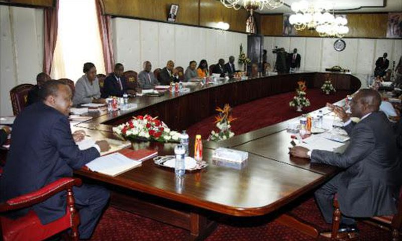 File image of President Uhuru Kenyatta and Deputy President William Ruto chair the first cabinet meeting at State House