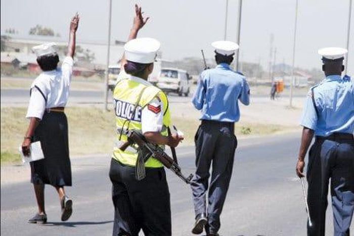 Traffic police loses bribe money to highway robber