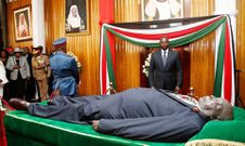 DP Ruto viewing the body of Mzee Daniel Moi