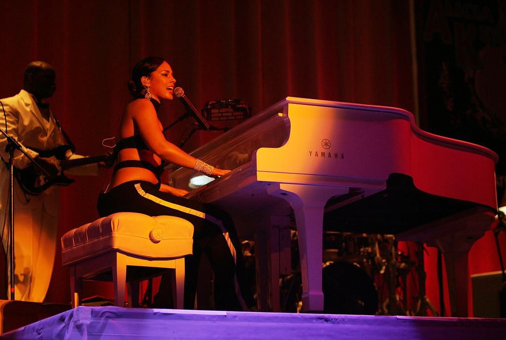 Alicia Keys Opens Her "Diary Tour"